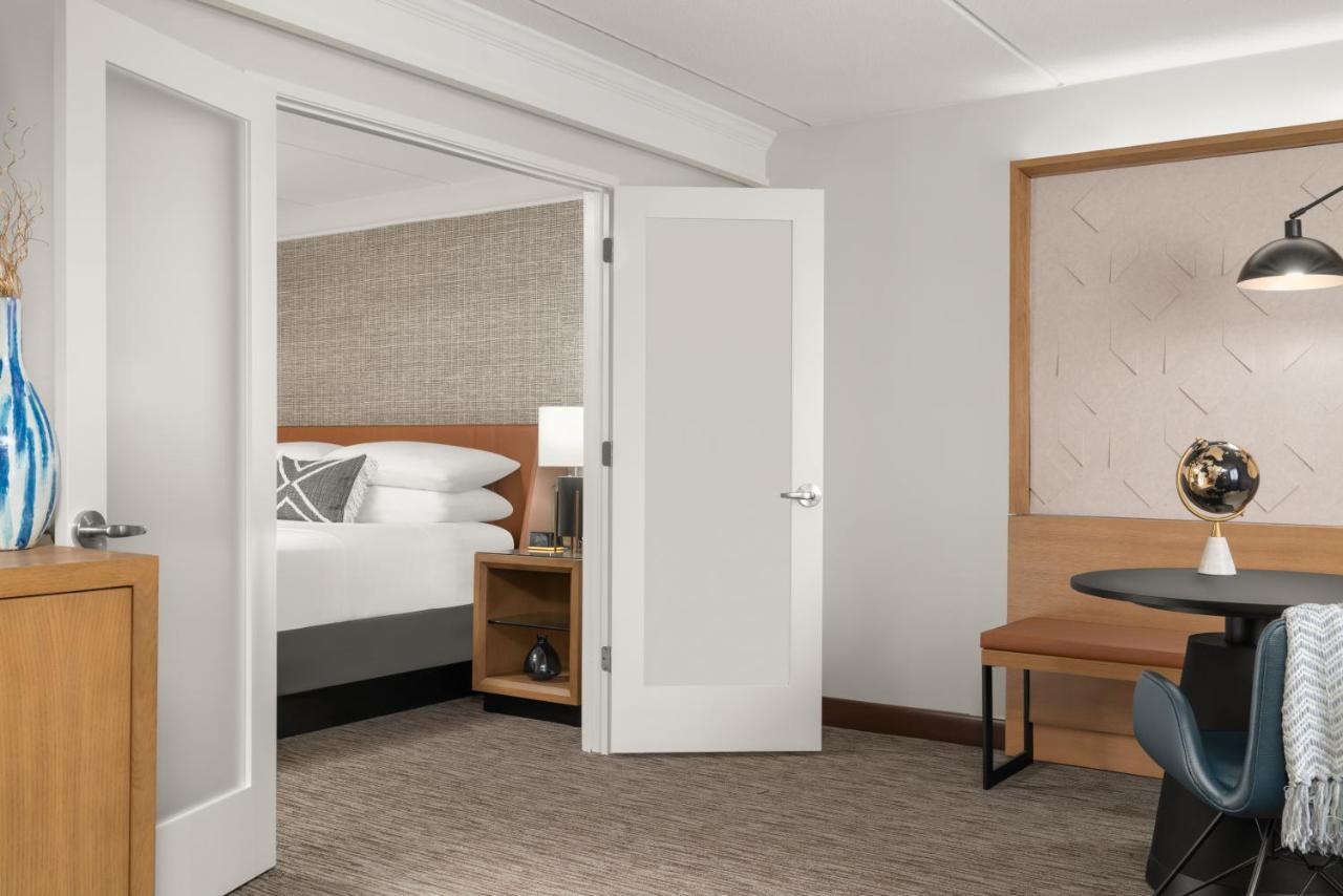 Sheraton Milwaukee Brookfield Eksteriør billede
