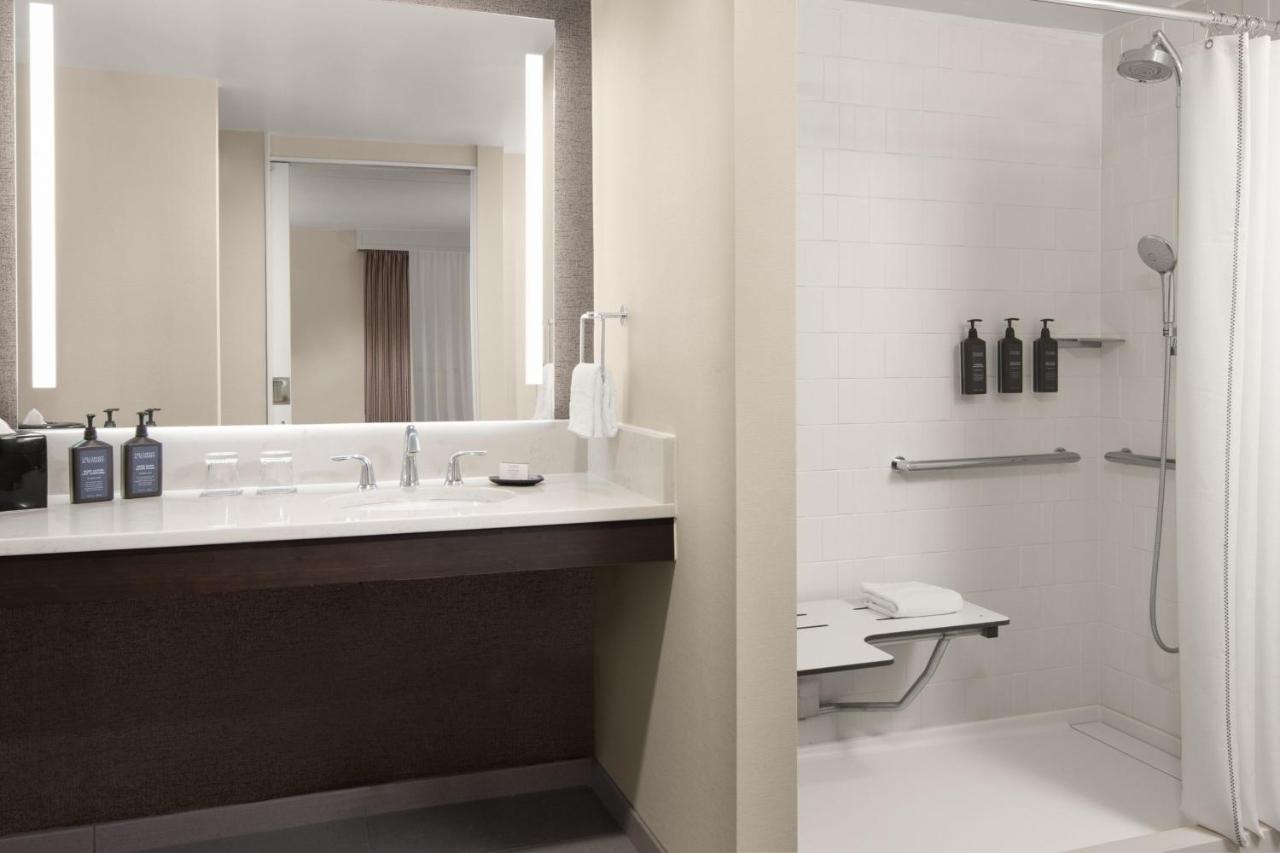 Sheraton Milwaukee Brookfield Eksteriør billede