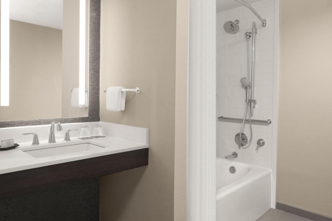 Sheraton Milwaukee Brookfield Eksteriør billede