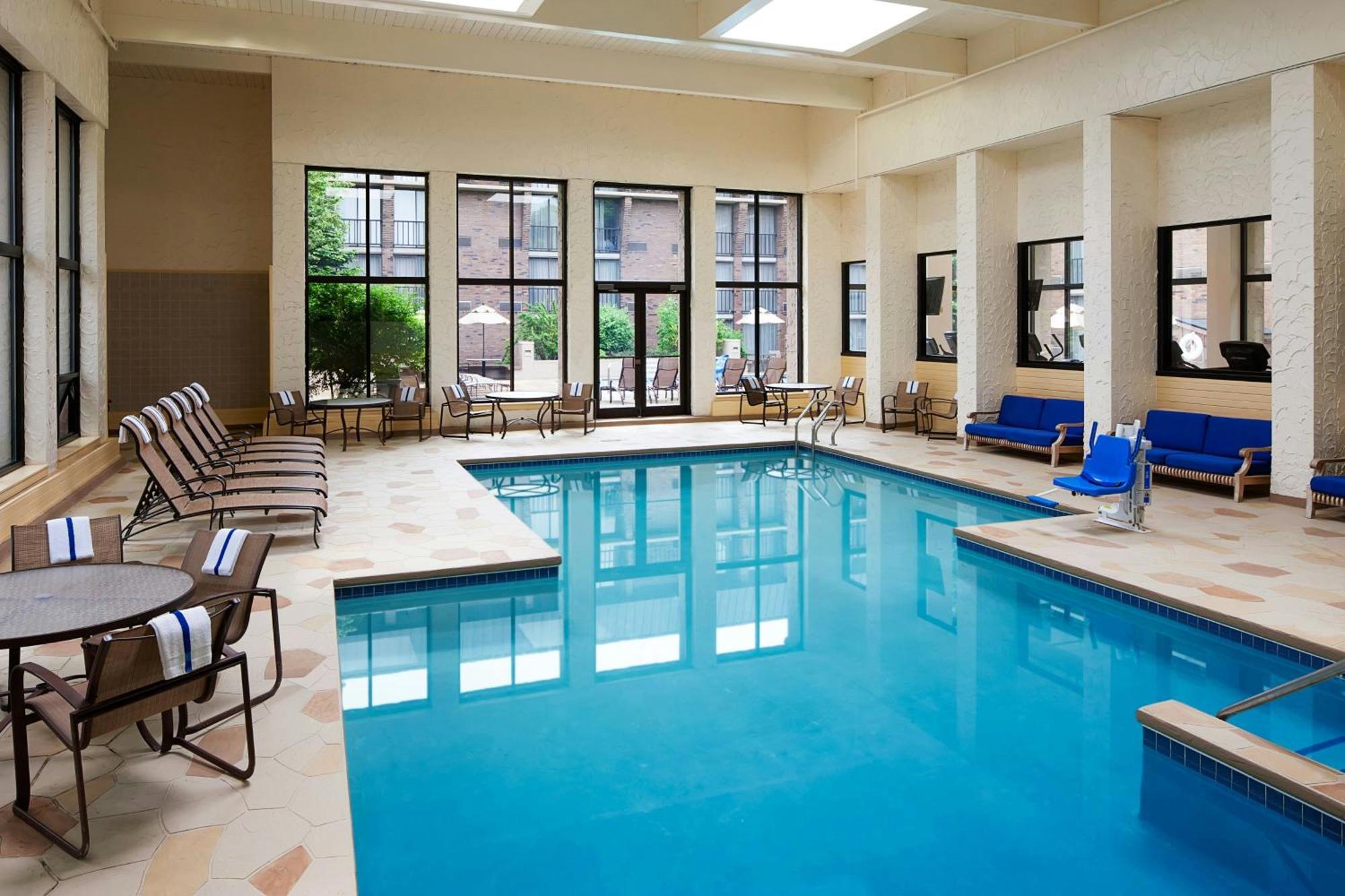 Sheraton Milwaukee Brookfield Eksteriør billede