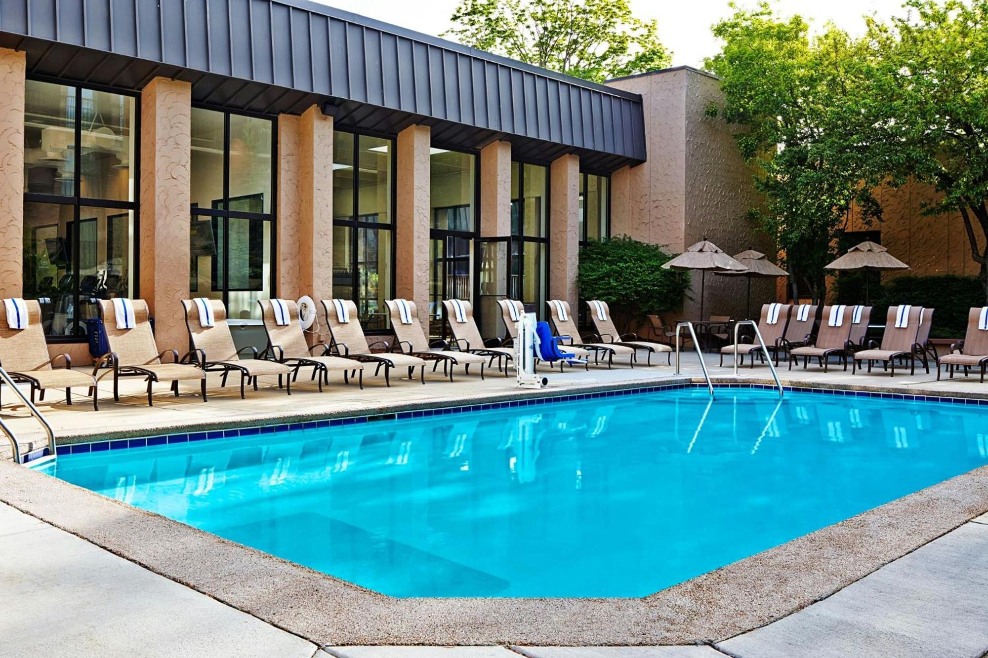 Sheraton Milwaukee Brookfield Eksteriør billede