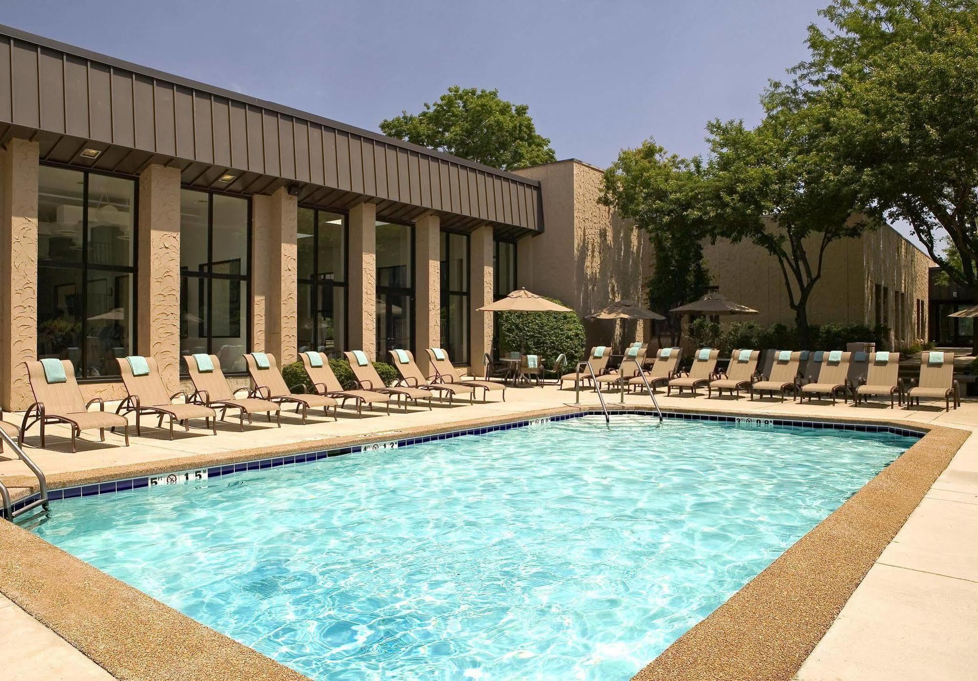 Sheraton Milwaukee Brookfield Eksteriør billede